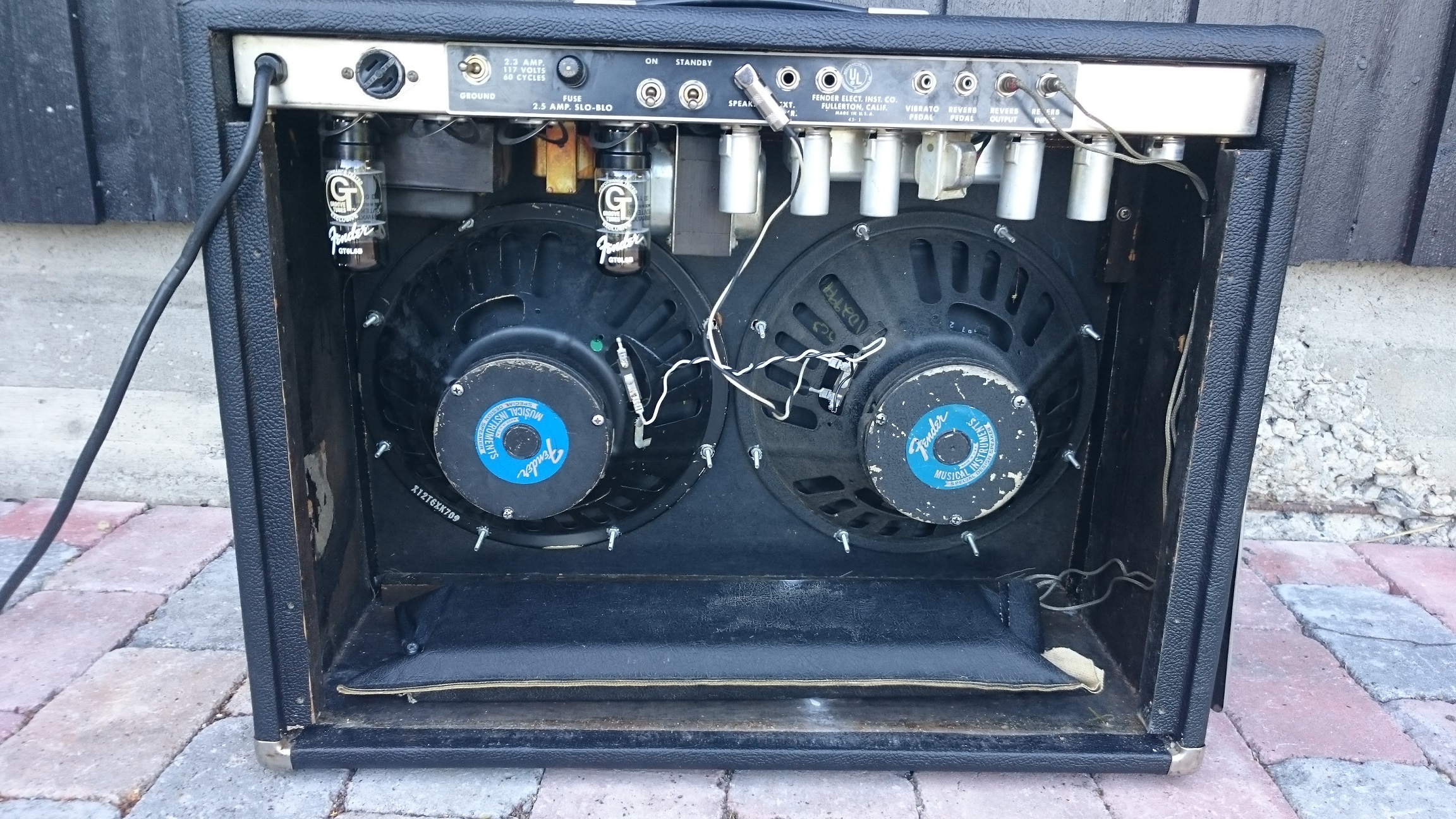 fender amp and speakers